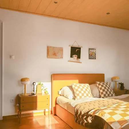 - Panoramablick über Apartment