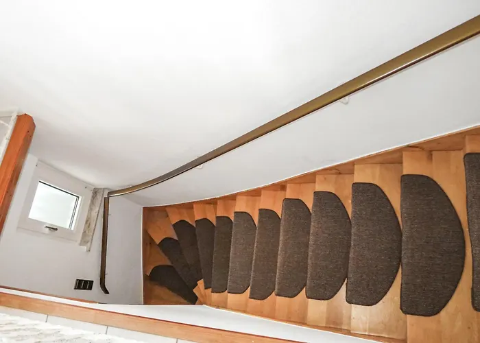 3 - Mit Panoramablick Ueber *